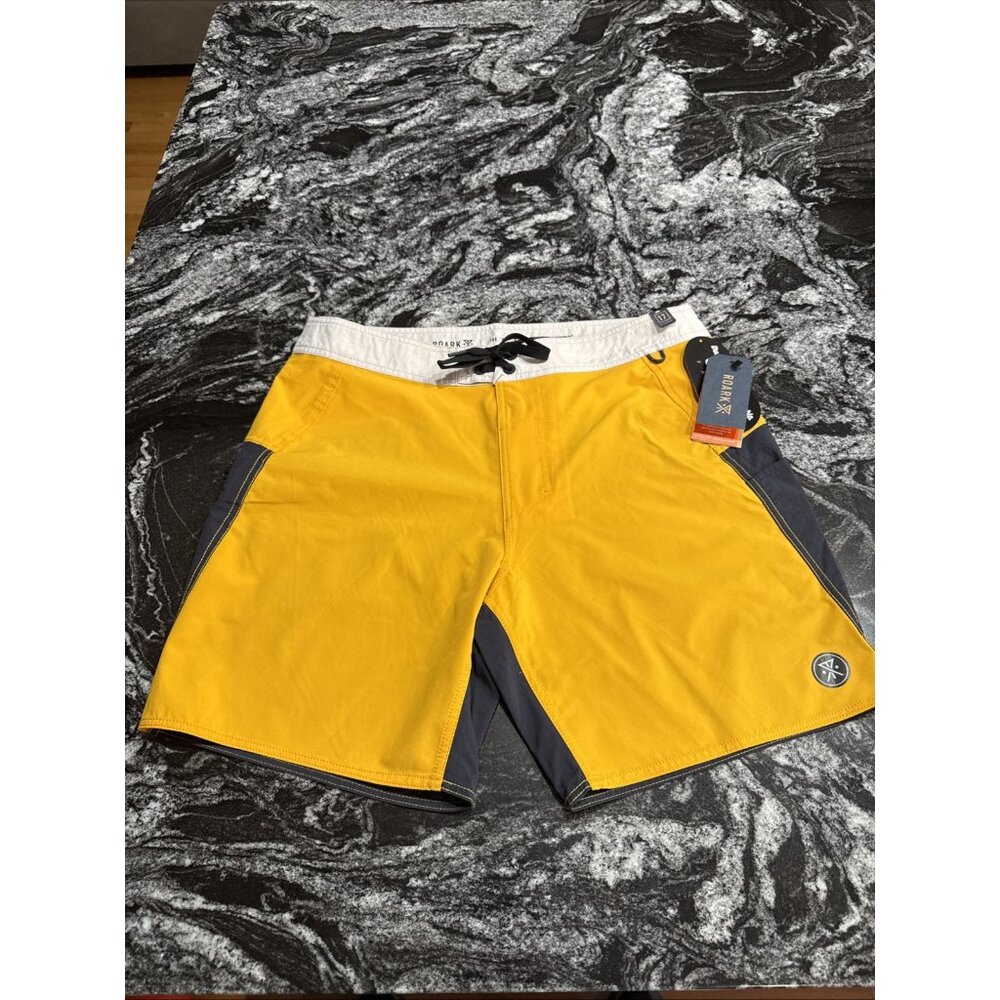 Roark Boatman 17” Boardshorts Gold Blue Mens Size 38 NWT RB399 $85